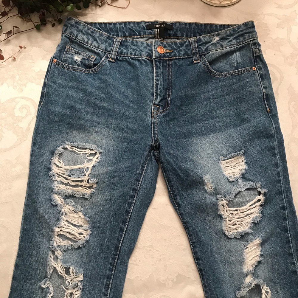 ❁ Forever 21 Ripped Jeans ❁